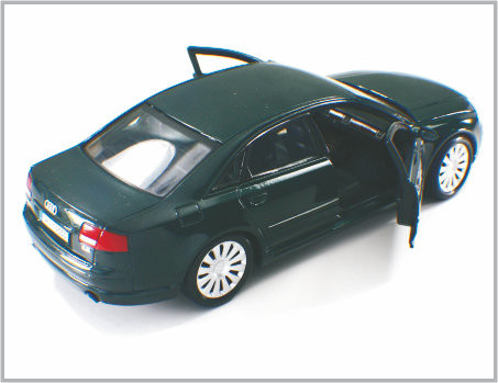 1/24 Diecast πρότυπα αυτοκίνητα κλίμακας συνήθειας κραμάτων φωτεινά μαύρα Audi A8 ως σπίτι Decoratio προμηθευτής